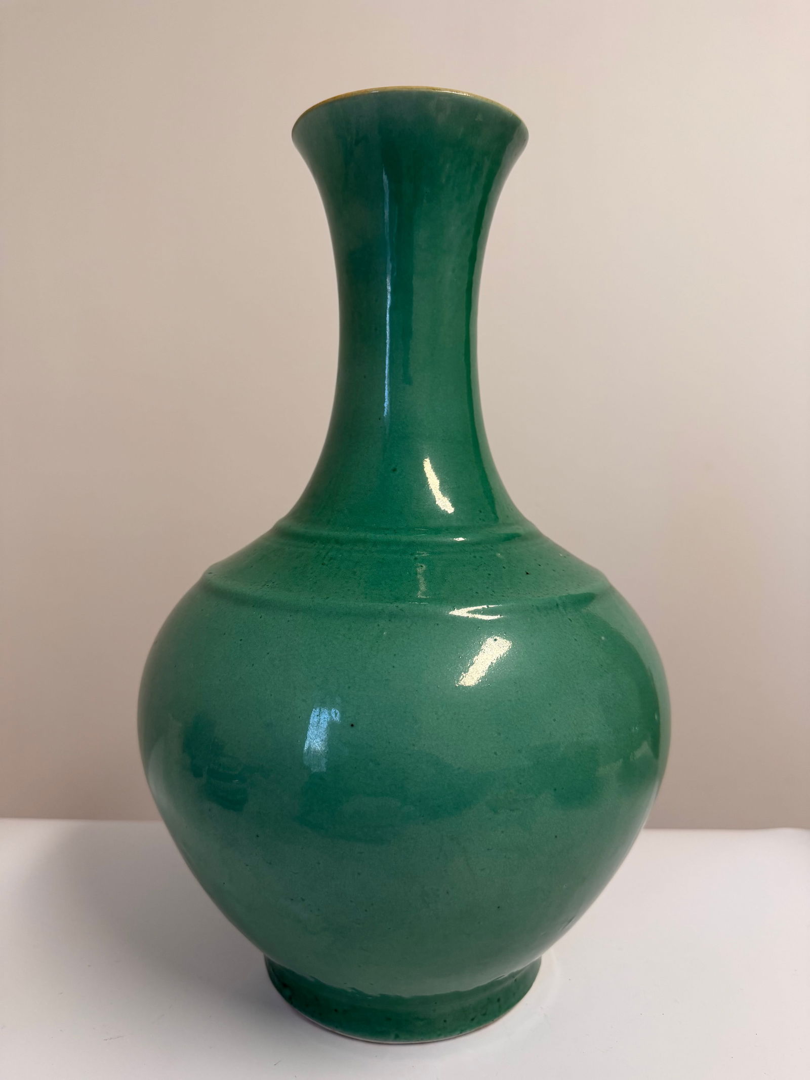 Chinese green ice crack glazed porcelain vase: Dimension: 14.6 inch / 37 cm , please note Due to manual measurement, dimensions may vary. Condition: Good used condition, please note buyers are obligated to come to the site to inspect the