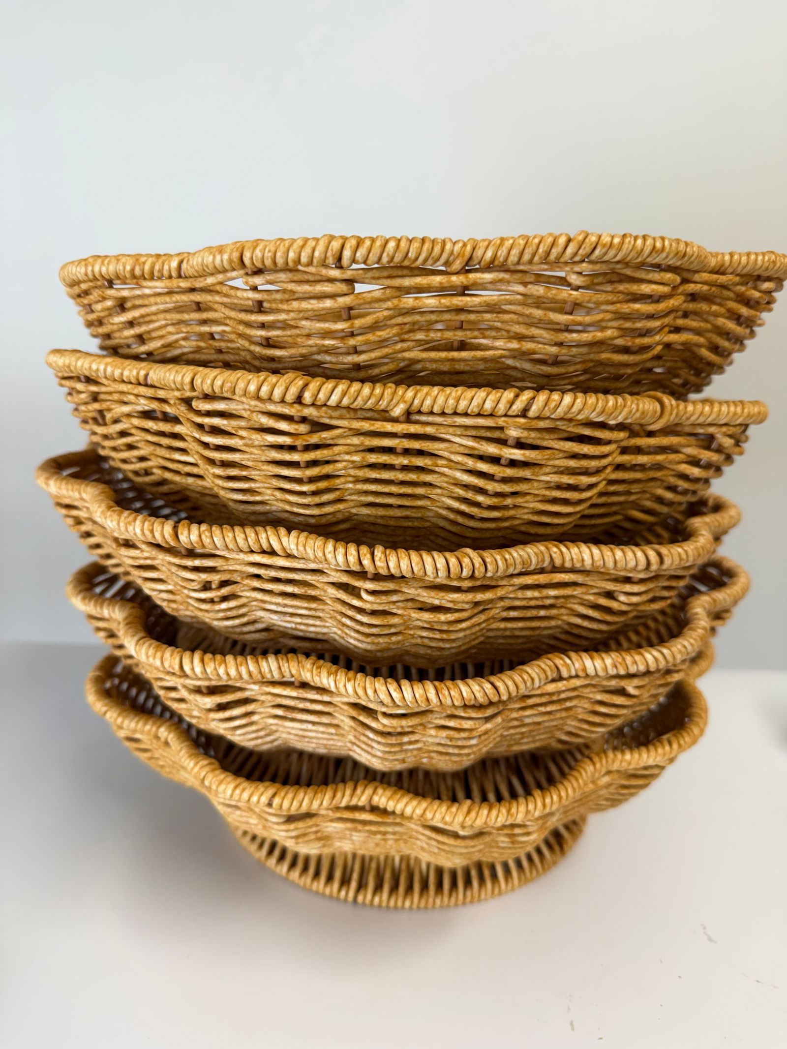Hand-woven Picnic Basket: Dimension: 9 inch / 22.9 cm , please note Due to manual measurement, dimensions may vary. Condition: Good used condition, please note buyers are obligated to come to the site to inspect the condition