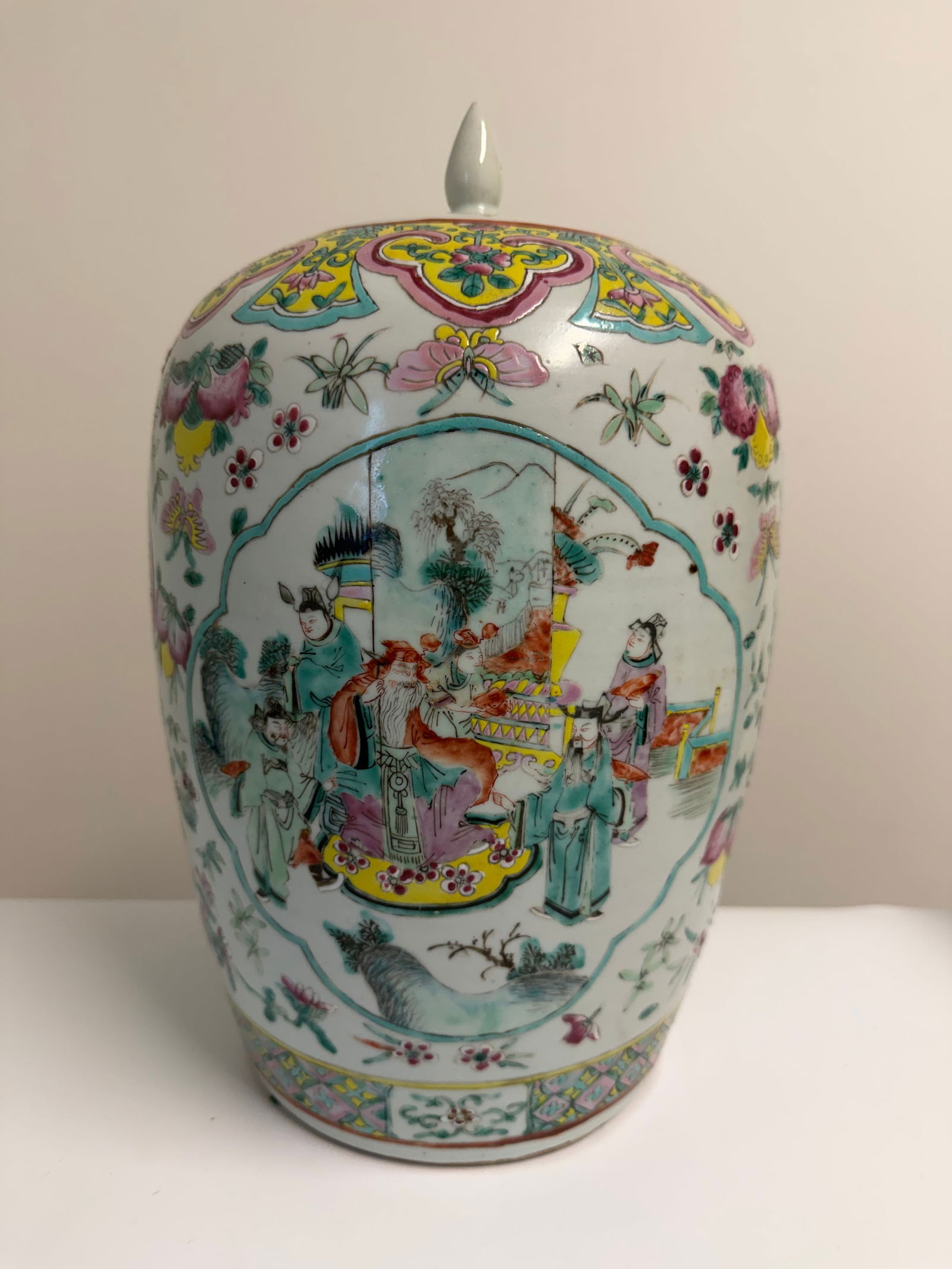 Chinese antique famille rose China porcelain lid jar (1 of 10)