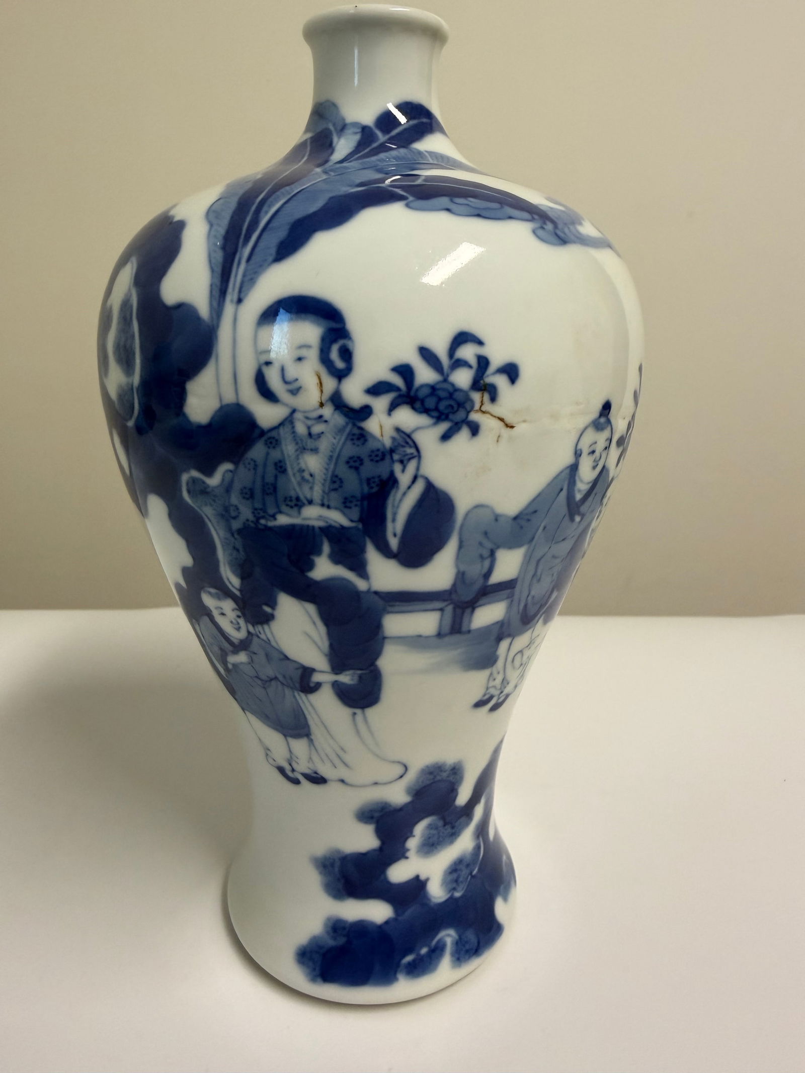 Chinese blue and white porcelain China scene lady and child vase: Dimension: 8.3 inch / 21 cm , please note Due to manual measurement, dimensions may vary. Condition: Good used condition, please note buyers are obligated to come to the site to inspect the