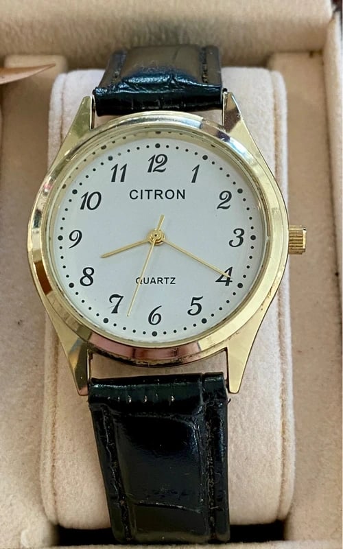 Ladies Citron Quartz Watch S565S: Dimension: / , please note Due to manual measurement, dimensions may vary. Condition: Good used condition, please note buyers are obligated to come to the site to inspect the condition and details