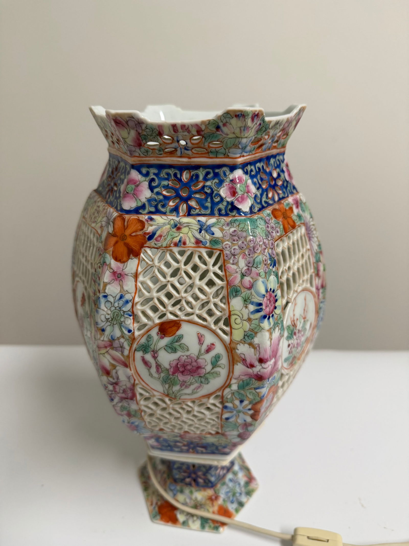 Chinese enameled famille rose China porcelain lamp test works (1 of 8)