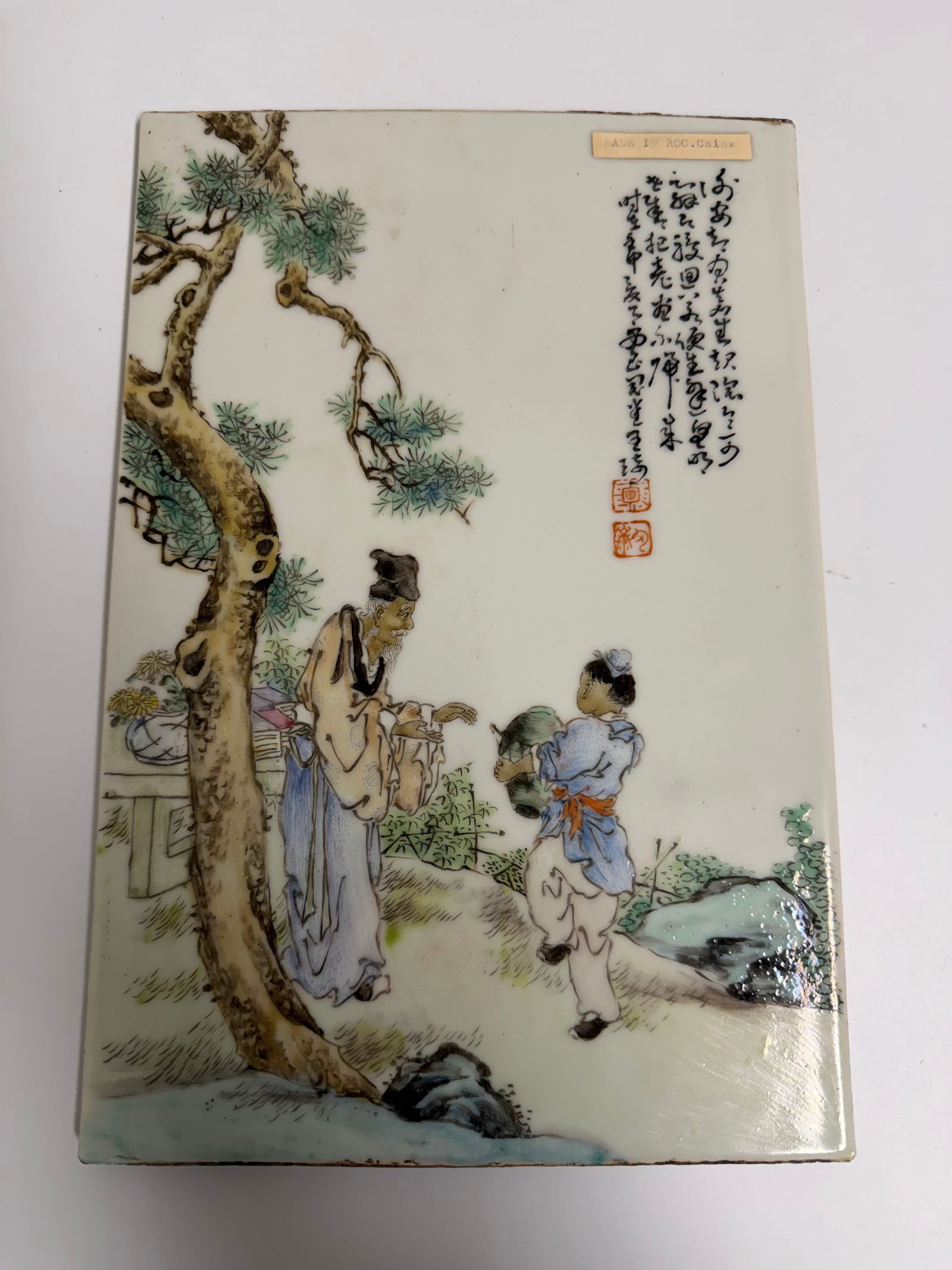 Chinese enameled famille rose porcelain plaque China characters mark: Dimension: 12.9x8.6 inch / 32.9x22 cm , please note Due to manual measurement, dimensions may vary. Condition: Good used condition, please note buyers are obligated to come to the site to inspect