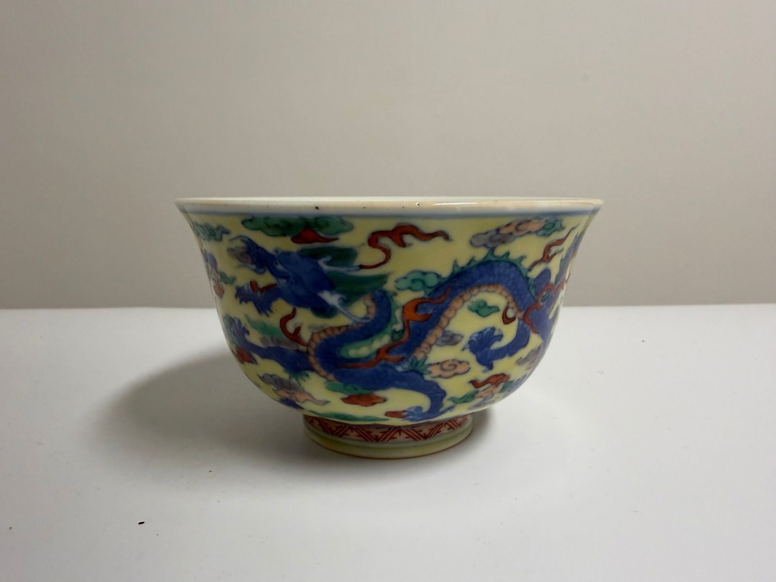 Chinese yellow famille rose dragon bowl blue and white mark: Dimension: width 4.3 inch / 10.8 cm , please note Due to manual measurement, dimensions may vary. Condition: Good used condition, please note buyers are obligated to come to the site to inspect the