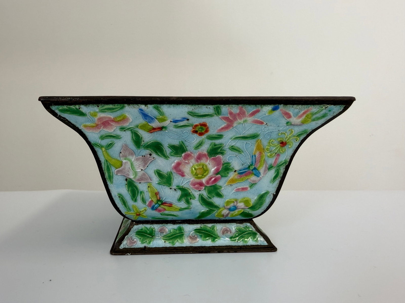 Chinese antique Cloisonné square bowl: Dimension: 5.4 inches/ 13.5 cm. , please note Due to manual measurement, dimensions may vary. Condition: Good used condition, please note buyers are obligated to come to the site to inspect the condit