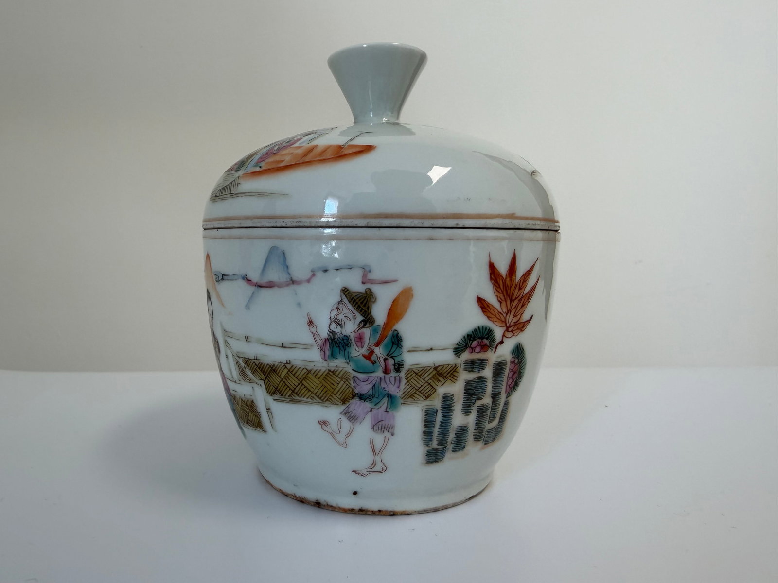 Chinese Enameled famille rose figures porcelain China ginger jar (1 of 11)