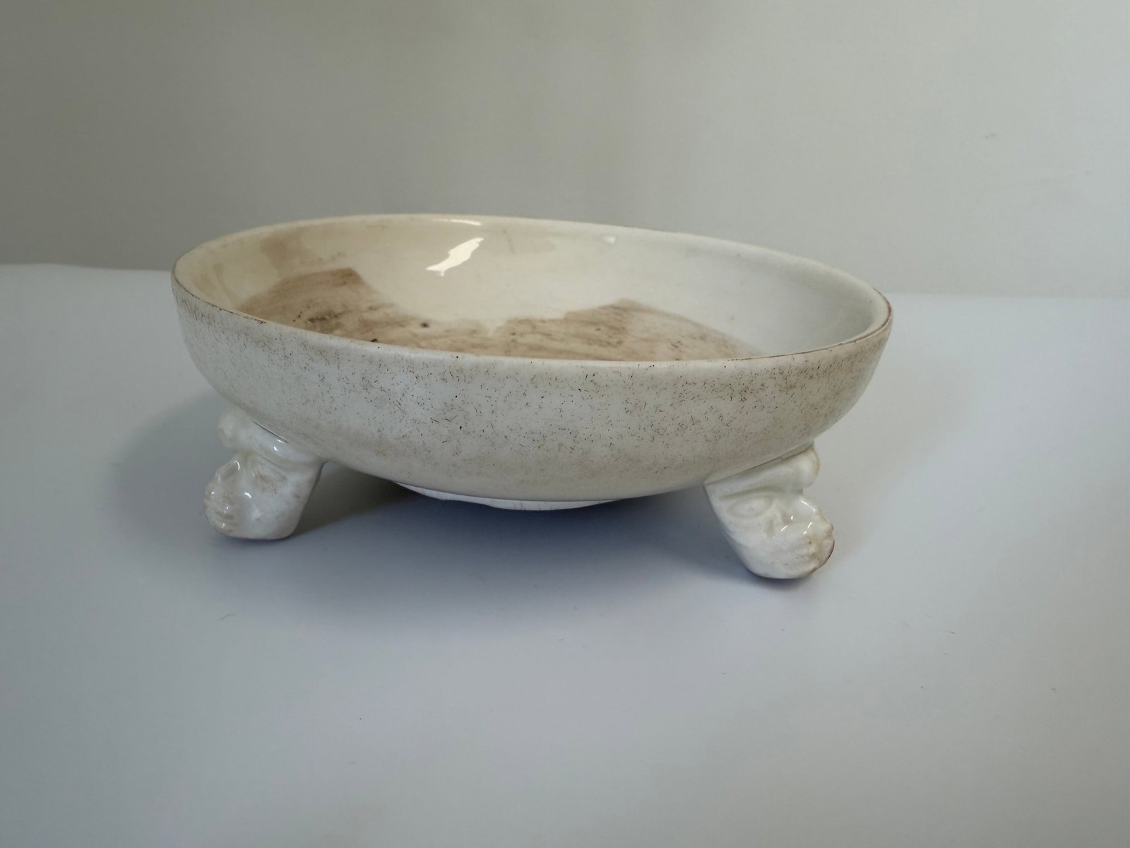 Chinese white glazed Dehua Kiln three feet porcelain China incense burner: Dimension: width 5.1 inches/ 13.2 cm. , please note Due to manual measurement, dimensions may vary. Condition: Good used condition, please note buyers are obligated to come to the site to inspect the 