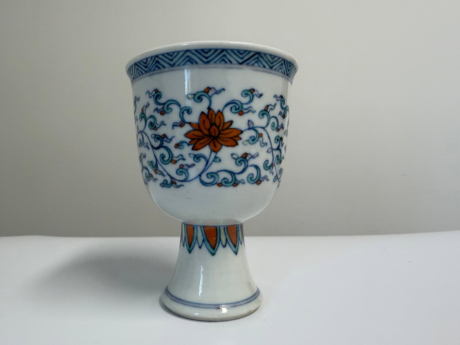 Chinese Enameled famille rose & Blue And White Flowers porcelain China Cup: Dimension: 3.1 inches/ 8 cm. , please note Due to manual measurement, dimensions may vary. Condition: Good used condition, please note buyers are obligated to come to the site to inspect the condition