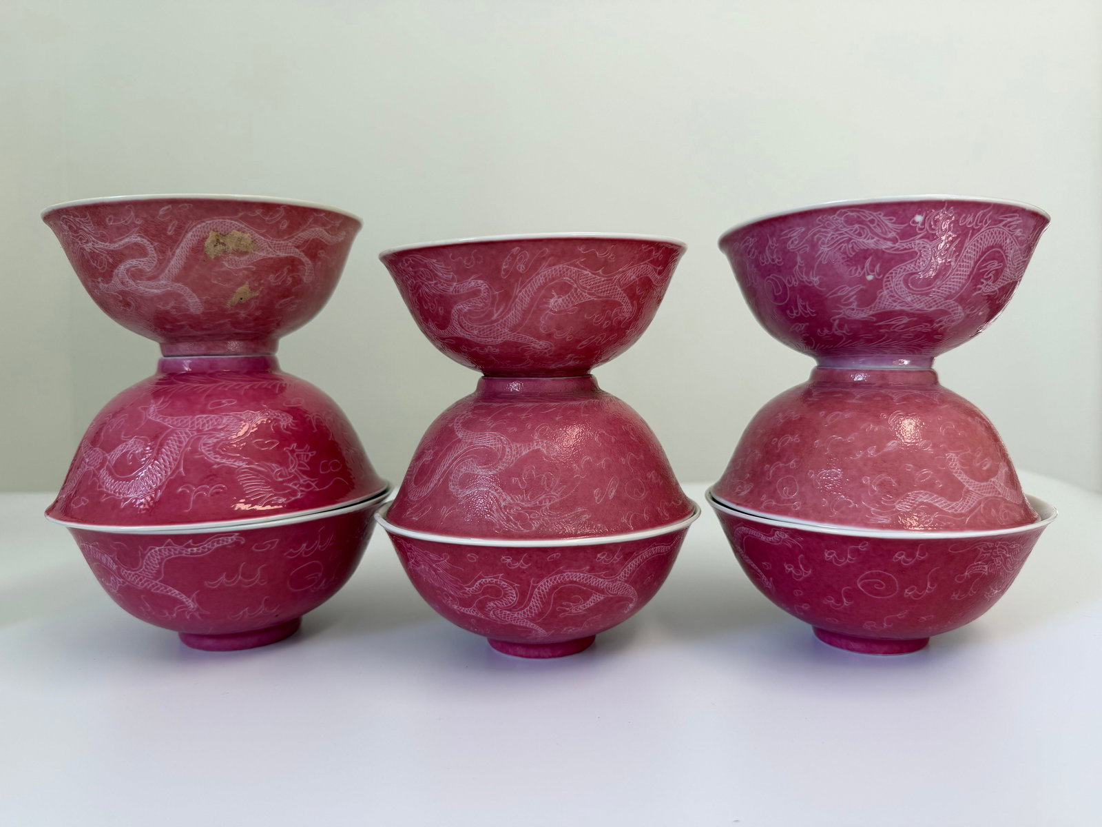 Set of 9 Chinese red famille rose dragons porcelain bowls mark: Dimension: width 4.8 inches/ 12.2 cm. , please note Due to manual measurement, dimensions may vary. Condition: Good used condition, please note buyers are obligated to come to the site to inspect the 