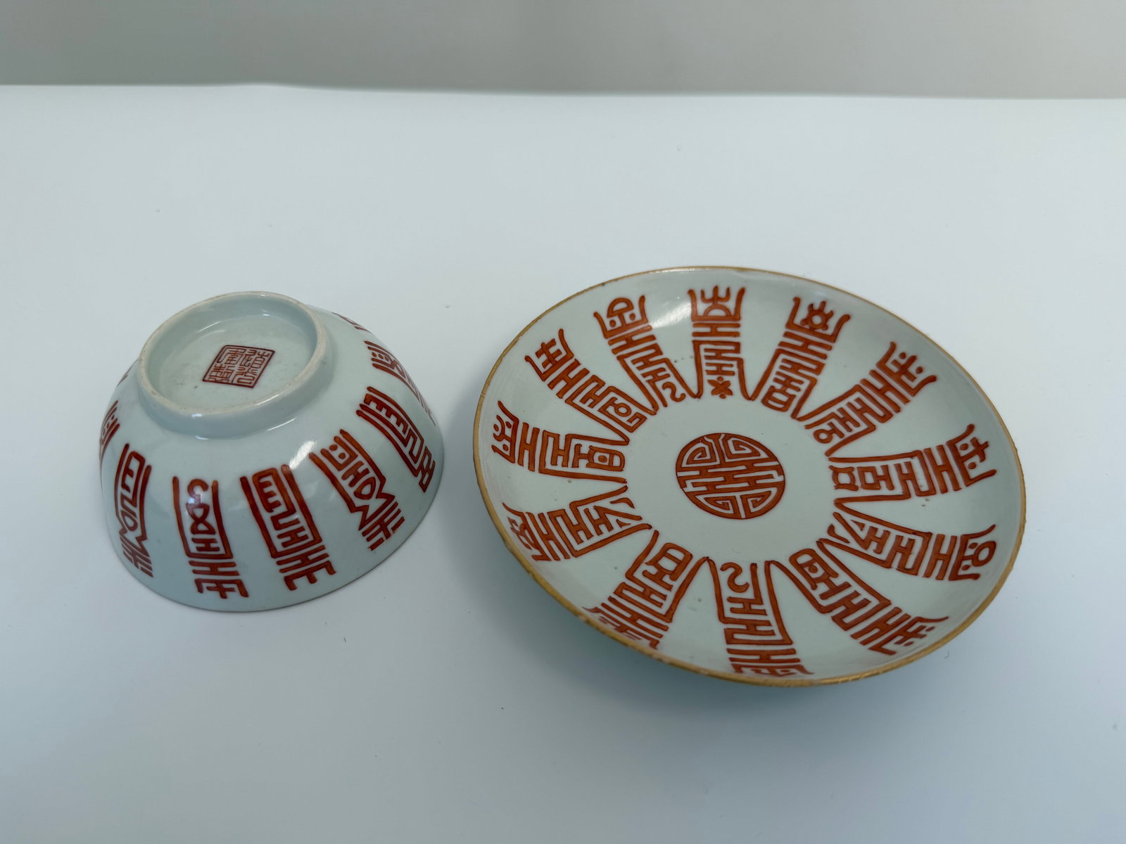 Chinese famille rose red gilded longevity porcelain China cup and saucer: Dimension: the saucer width 5.4 inches/ 13.8 cm. , please note Due to manual measurement, dimensions may vary. Condition: Good used condition, please note buyers are obligated to come to the site to i