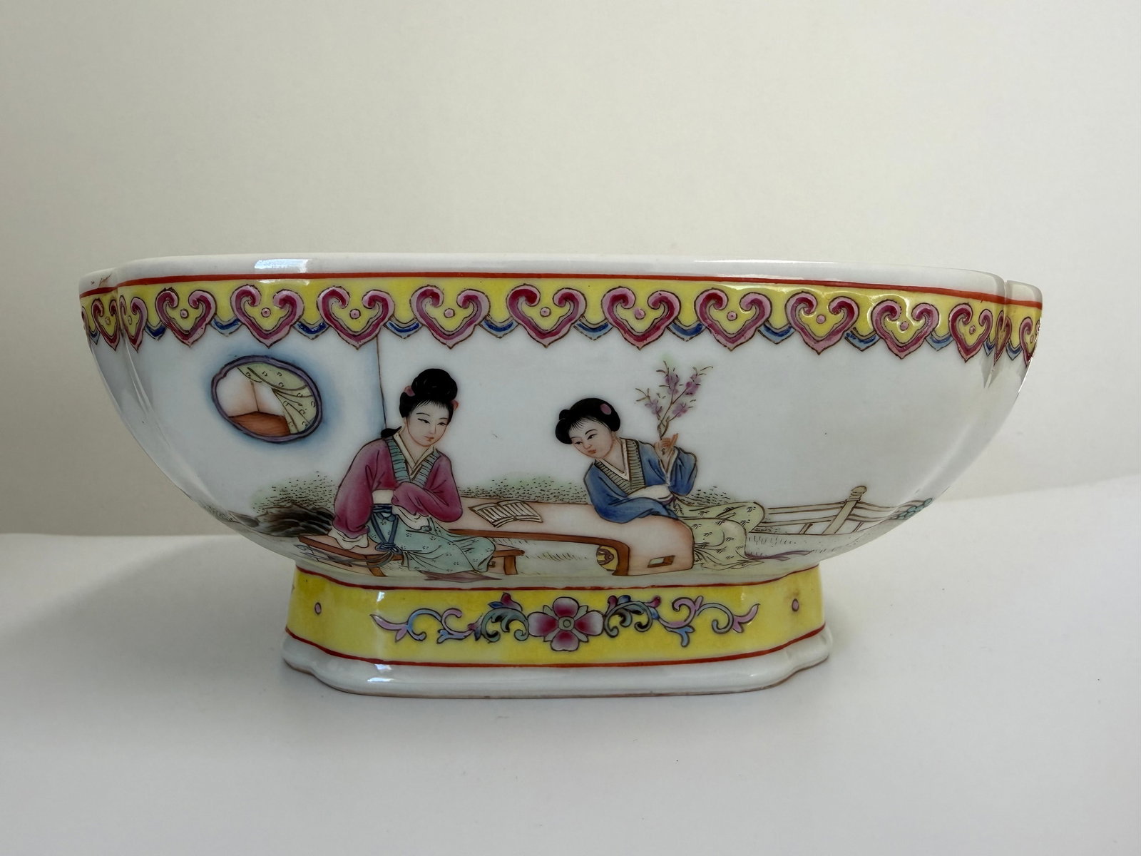 Chinese famille rose lady and child porcelain China bowl mark: Dimension: the saucer width 8.5 inches/ 21.5 cm. , please note Due to manual measurement, dimensions may vary. Condition: Good used condition, please note buyers are obligated to come to the site to
