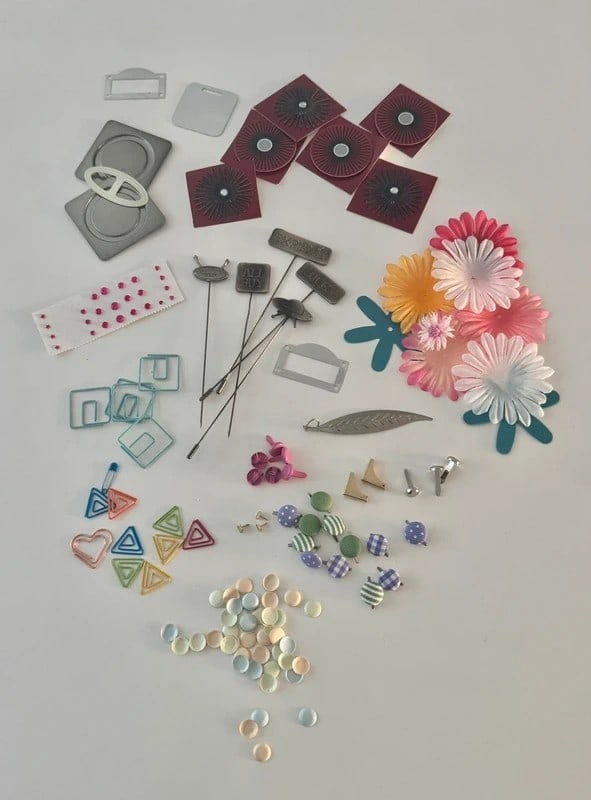 Paper craft embellishment kit: Dimension: please note Due to manual measurement, dimensions may vary. Condition: Good used condition, please note buyers are obligated to come to the site to inspect the condition and details of the 