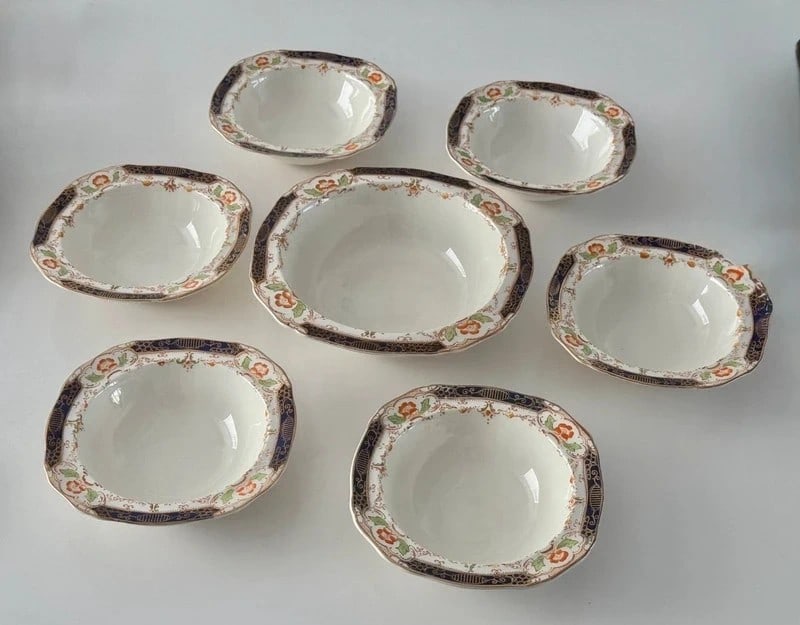 Hampton Alfred Meakin 7 piece desert set: Dimension: 6 inches. , please note Due to manual measurement, dimensions may vary. Condition: Good used condition, please note buyers are obligated to come to the site to inspect the condition and det