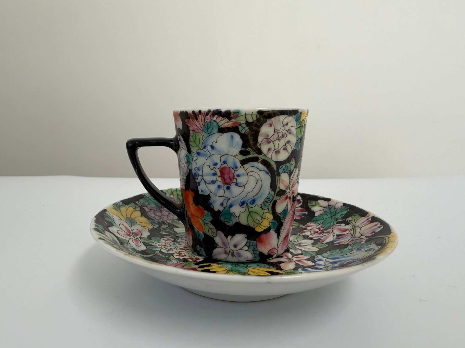 Chinese Enameled famille rose flowers porcelain China tea cup and saucer: Dimension: the saucer 4.4 inches/ 11.2 cm. , please note Due to manual measurement, dimensions may vary. Condition: Good used condition, please note buyers are obligated to come to the site to inspect