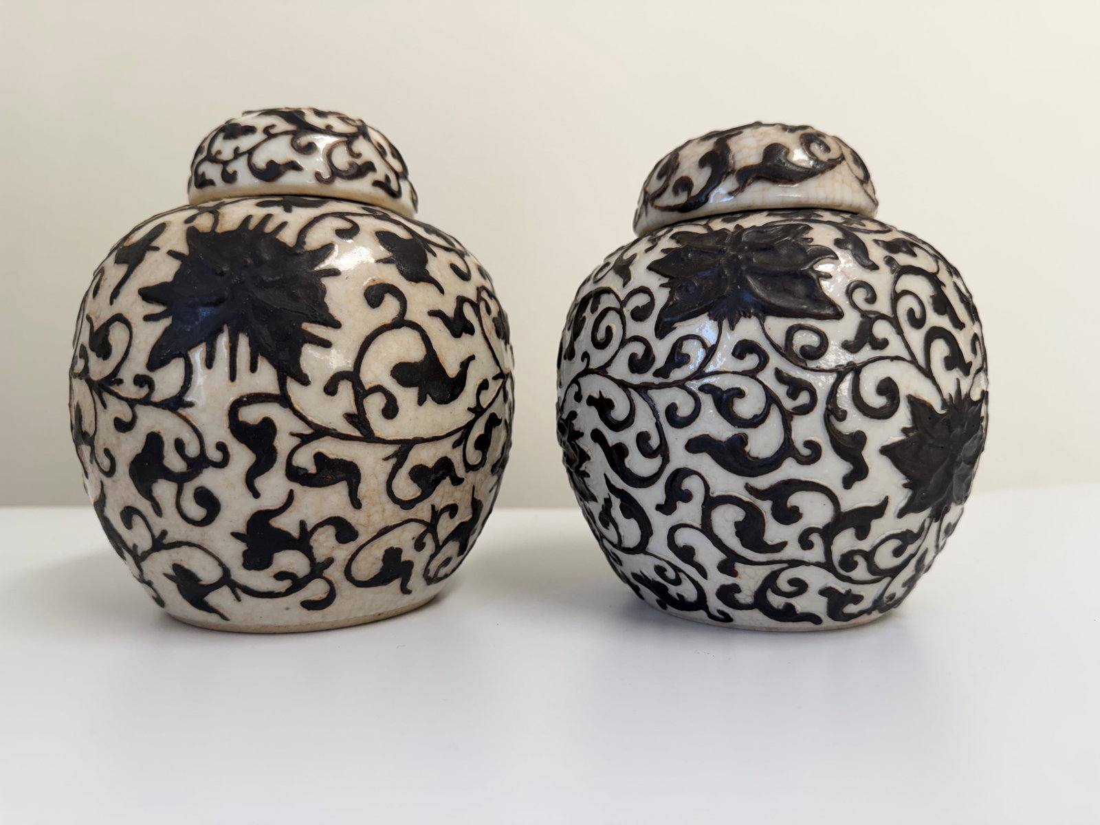 Pair of Chinese ice ceack glazed porcelain China ginger jars: Dimension: tall 5.3 inches/ 13.5 cm. , please note Due to manual measurement, dimensions may vary. Condition: Good used condition, please note buyers are obligated to come to the site to inspect the c
