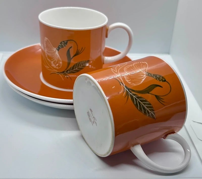 Original Susie Cooper Coffee Cans with Saucers: Dimension: width 5 inches. , please note Due to manual measurement, dimensions may vary. Condition: Good used condition, please note buyers are obligated to come to the site to inspect the condition a