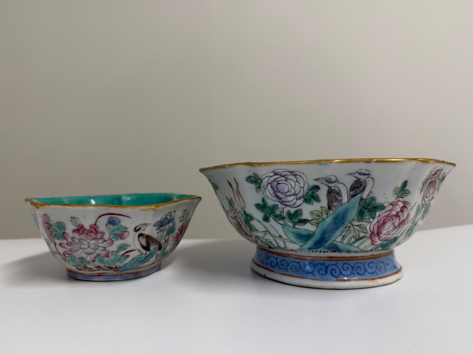Set of 2 Chinese Enameled famille rose flowers porcelain China bowls (1 of 9)