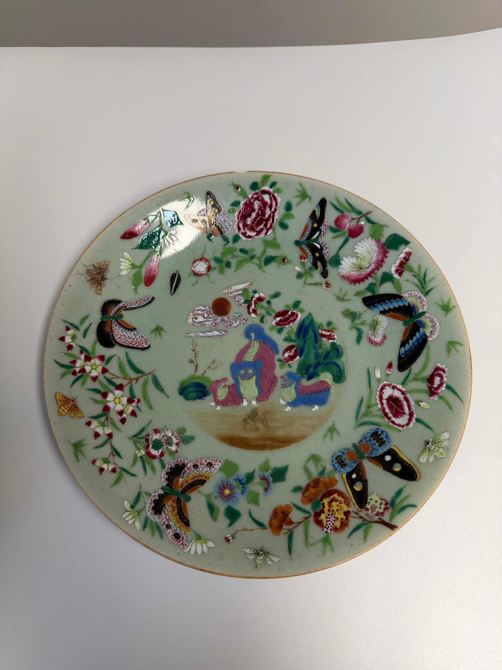 Chinese green glazed Enameled famille rose lion porcelain China plate (1 of 7)