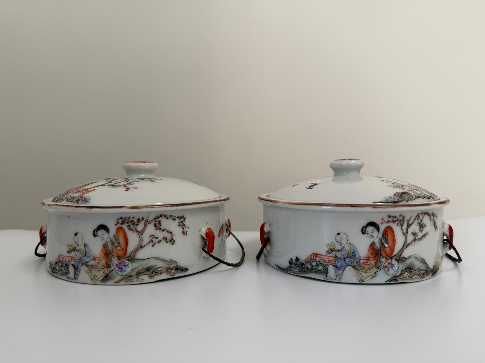 Pair of Chinese Enameled famille rose porcelain China pots with lids: Dimension: width 5 inches/ 12.8 cm, please note Due to manual measurement, dimensions may vary. Condition: Good used condition, please note buyers are obligated to come to the site to inspect the cond