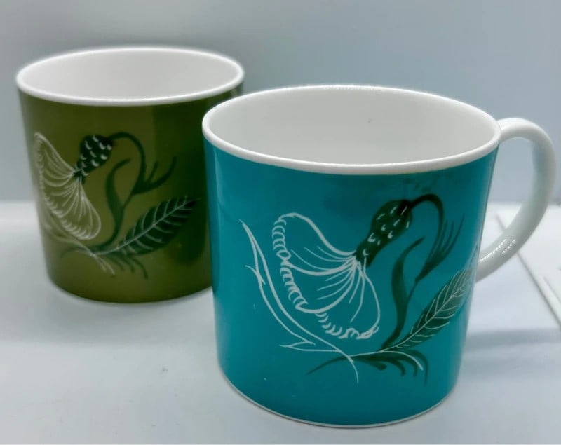 Vintage Susie Cooper Flower Design Pair of Coffee Cans (1 of 3)