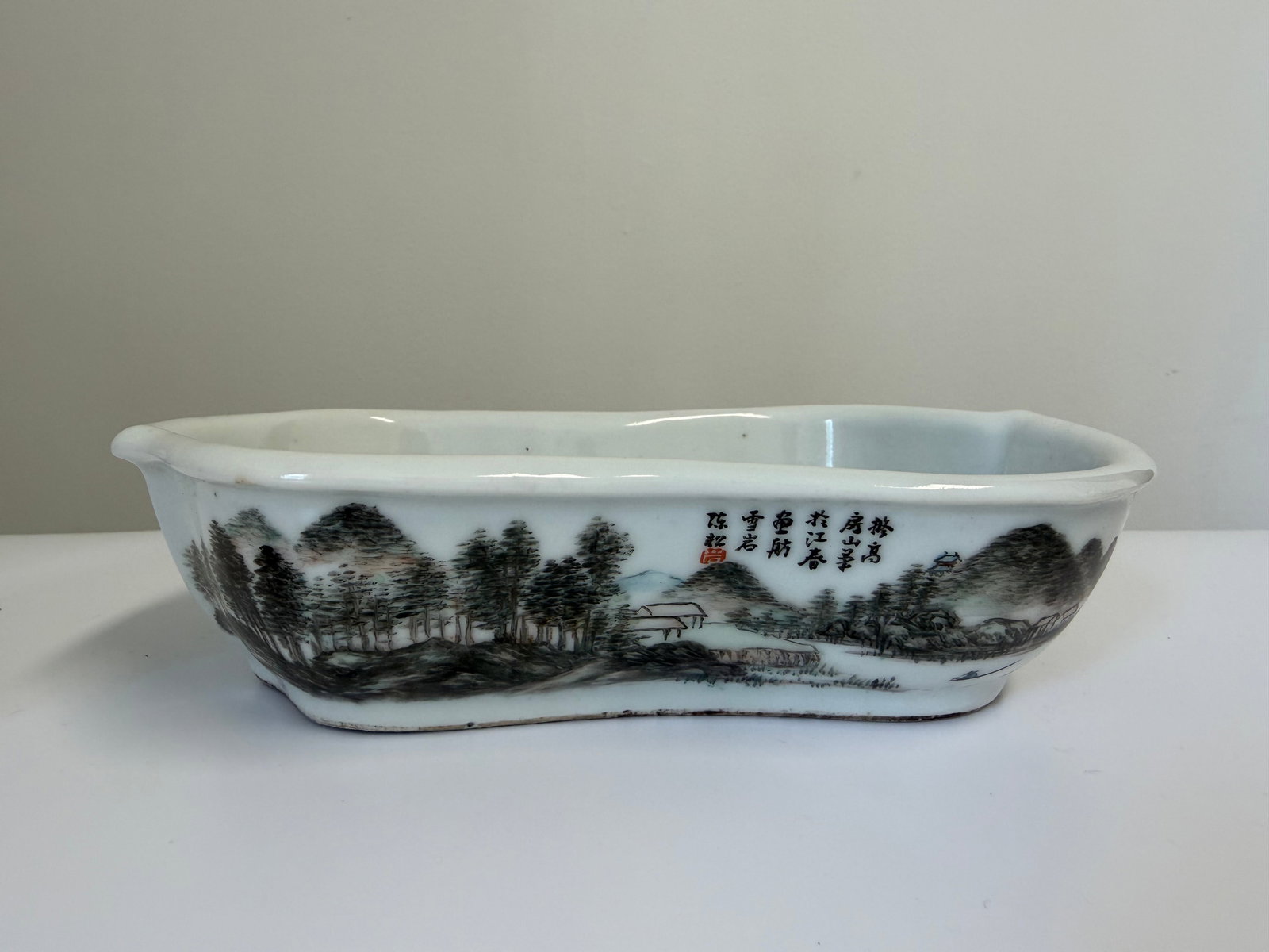 Chinese Enameled famille rose landscape porcelain China Narcissus Pot: Dimension: the item's width 7.6 inches/ 19.6 cm, please note Due to manual measurement, dimensions may vary. Condition: Good used condition, please note buyers are obligated to come to the site to ins