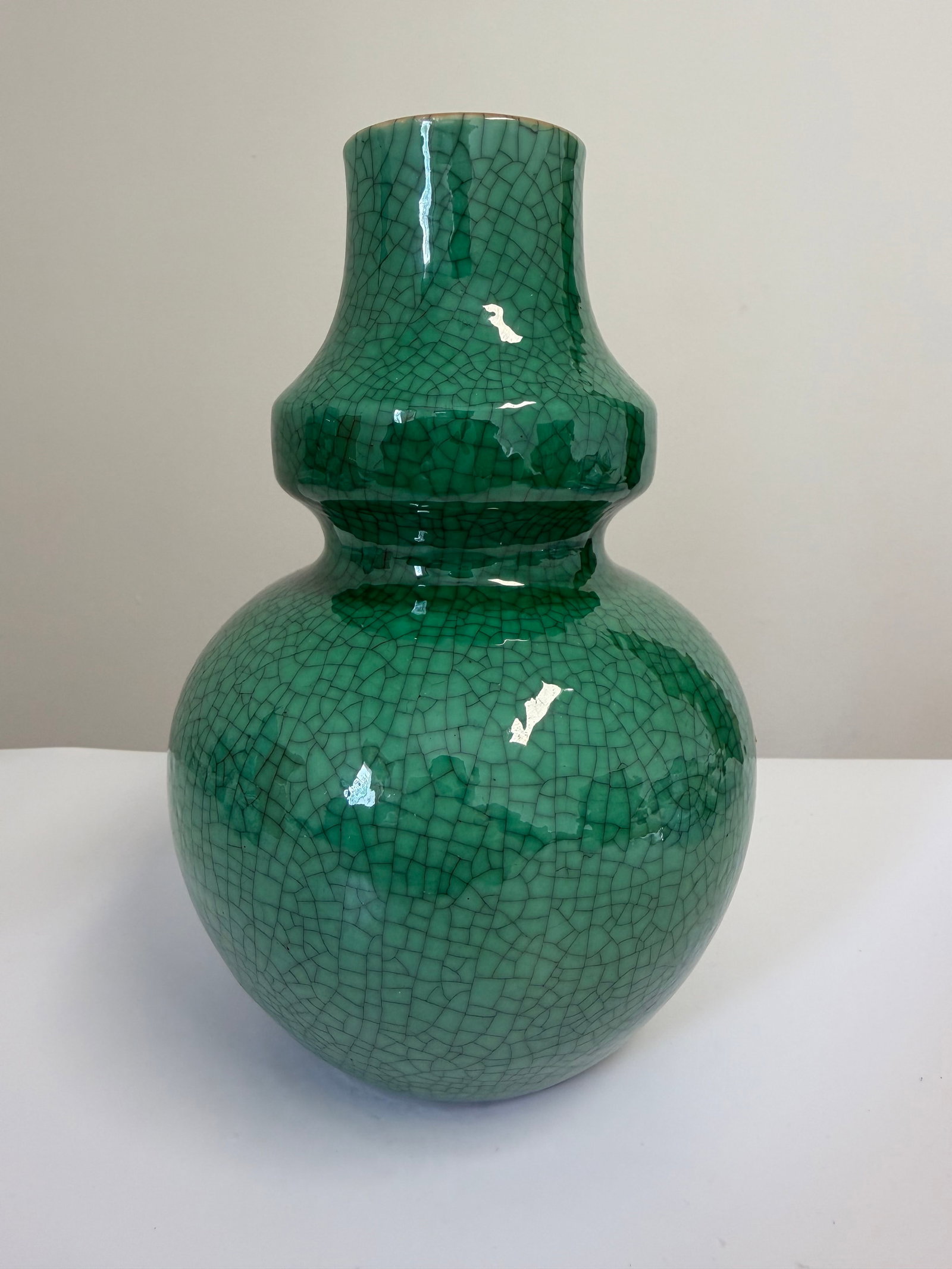 Chinese green ice crack glazed porcelain China gourd vase (1 of 8)