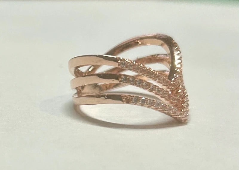 Stunning Sterling 925 Silver Rose Gold Plated: Dimension: , please note Due to manual measurement, dimensions may vary. Condition: Good used condition, please note buyers are obligated to come to the site to inspect the condition and details of th