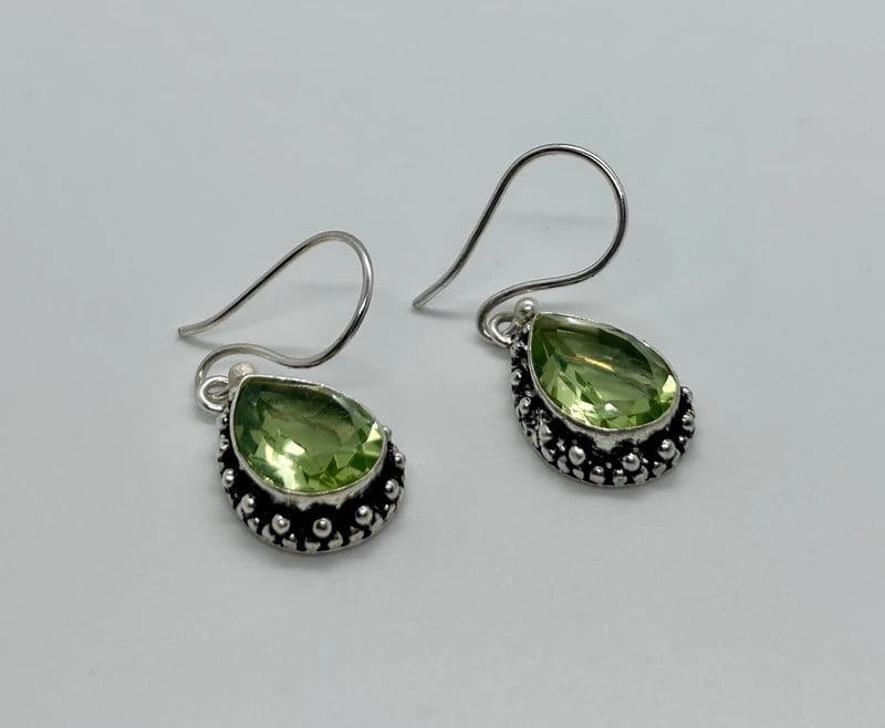 Absolutely Stunning Sterling: Dimension: please note Due to manual measurement, dimensions may vary. Condition: Good used condition, please note buyers are obligated to come to the site to inspect the condition and details of the 