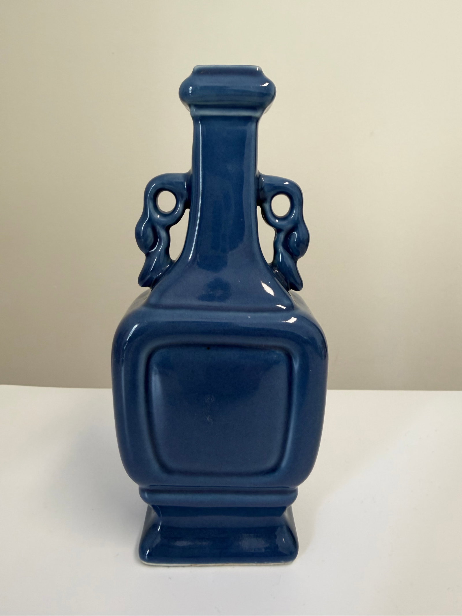 Chinese blue glazed handles vase: Dimension: 8 inches/ 20.3 cm, please note Due to manual measurement, dimensions may vary. Condition: Good used condition, please note buyers are obligated to come to the site to inspect the condition 