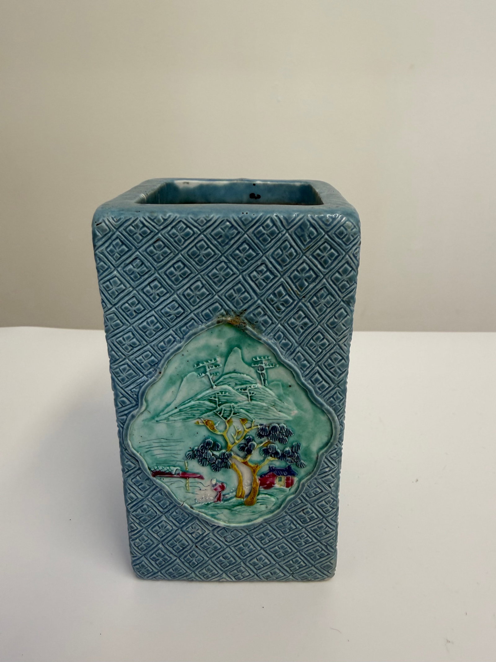 Chinese Enameled famille rose blue square porcelain China brush pot: Dimension: the item's tall 4.9 inches/ 12.5 cm, please note Due to manual measurement, dimensions may vary. Condition: Good used condition, please note buyers are obligated to come to the site to insp