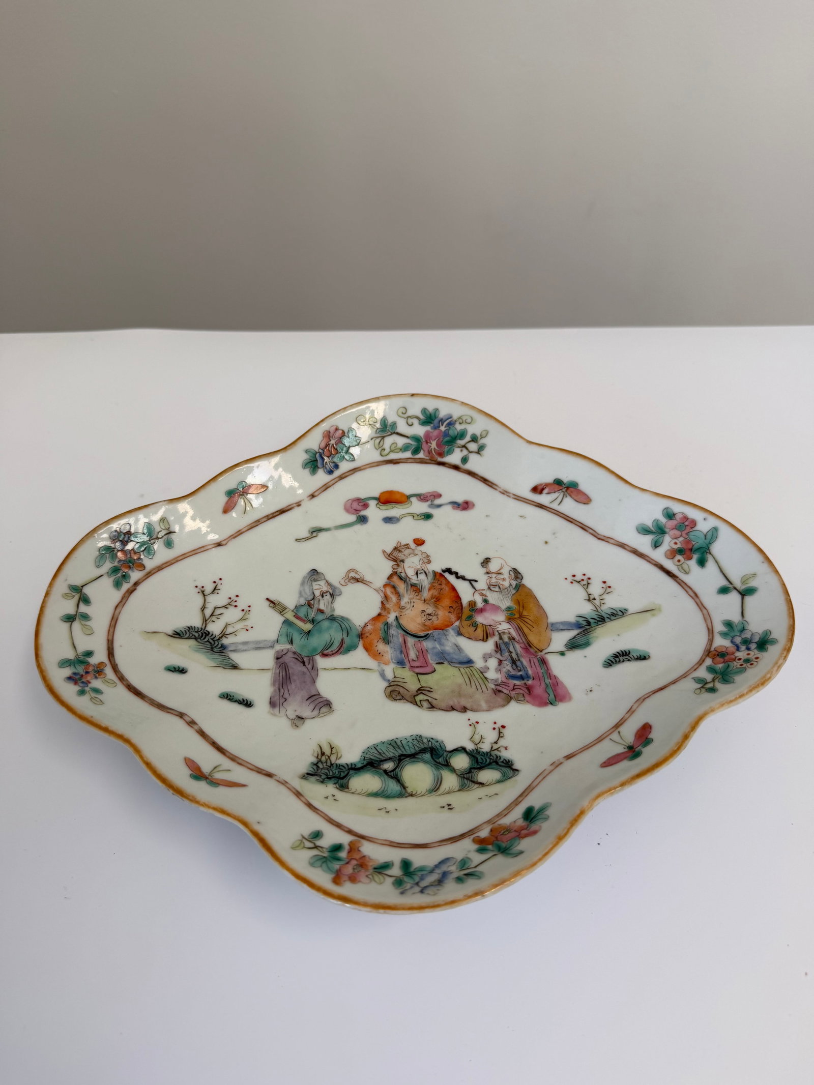 Chinese Enameled famille rose scene porcelain China foot plate mark: Dimension: width 10.6 inches/ 26.8 cm, please note Due to manual measurement, dimensions may vary. Condition: Good used condition, please note buyers are obligated to come to the site to inspect the