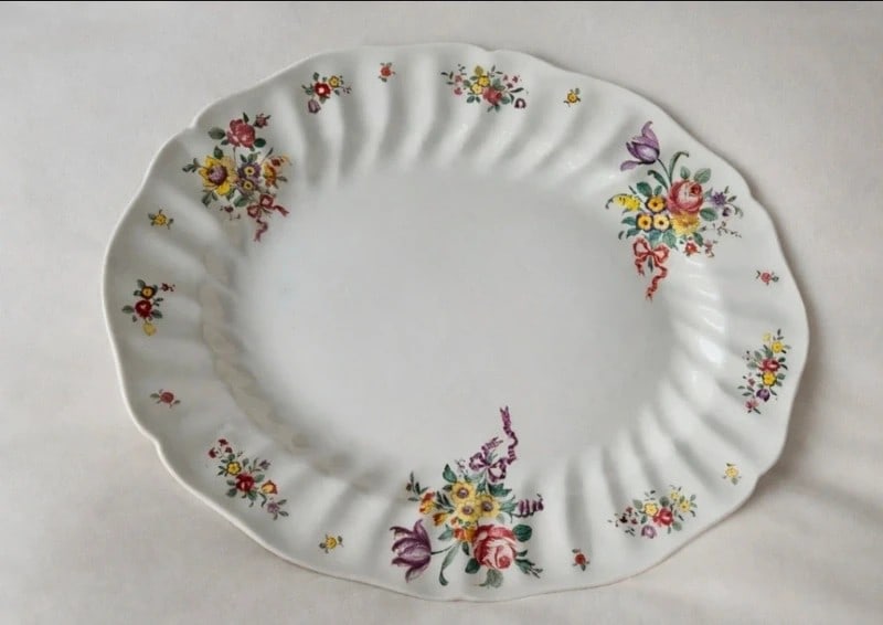 Vintage Shabby Chic J & G Meakin Sol Platter: Dimension: 10 inche, please note Due to manual measurement, dimensions may vary. Condition: Good used condition, please note buyers are obligated to come to the site to inspect the condition and detai
