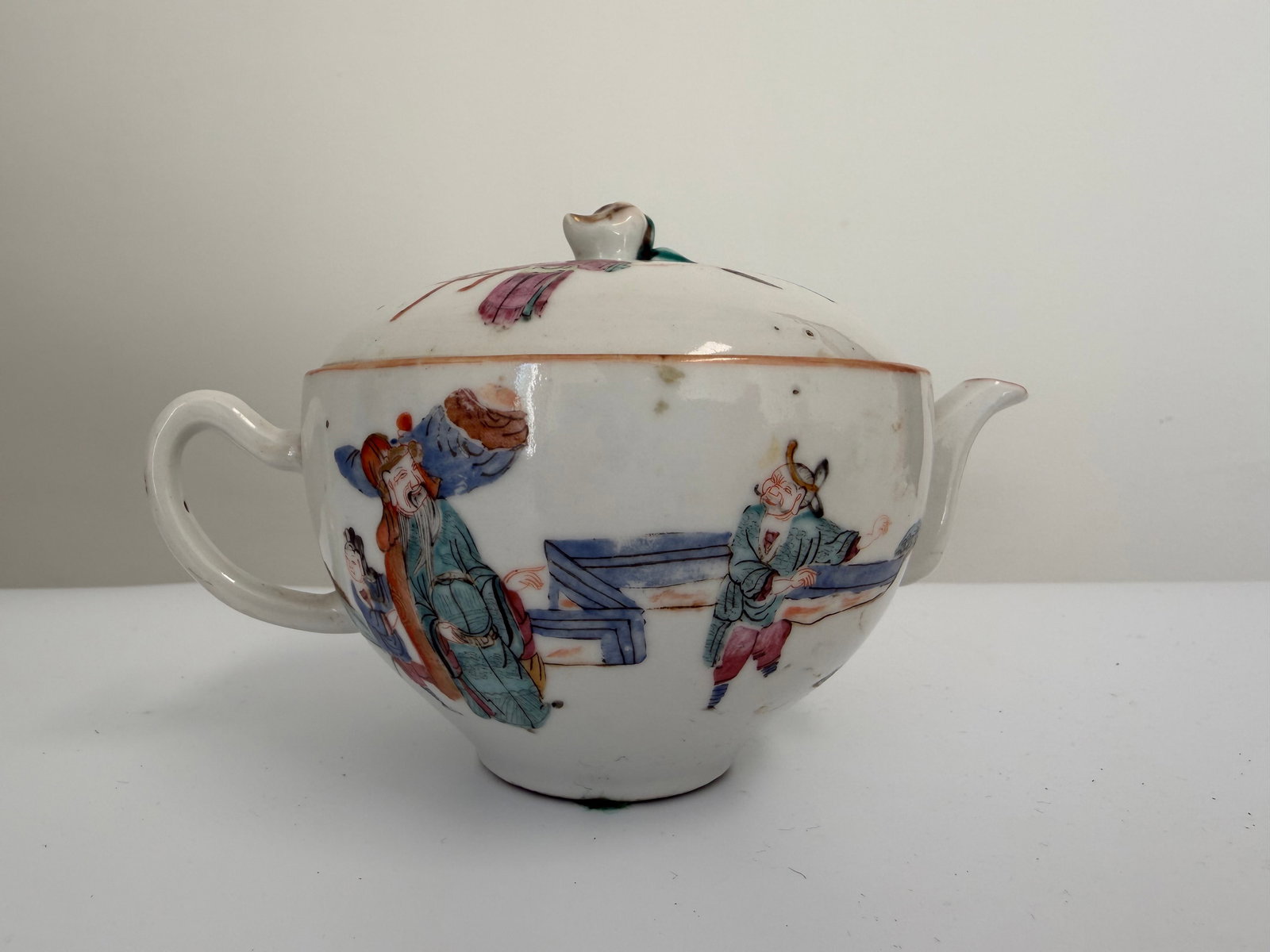Chinese Enameled famille rose figures porcelain China tea pots: Dimension: tall 4 inches/ 10.2 cm, please note Due to manual measurement, dimensions may vary. Condition: Good used condition, please note buyers are obligated to come to the site to inspect the condi