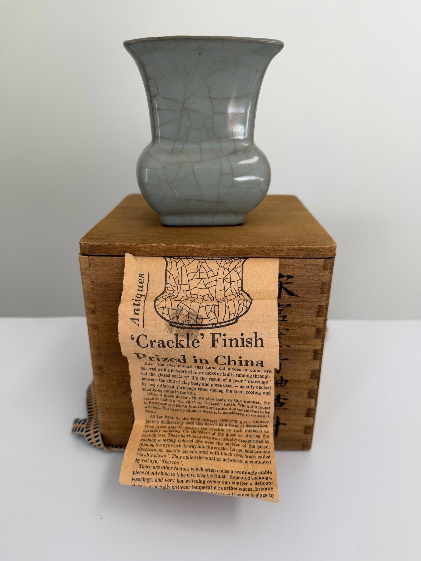 Chinese clarck glazed song style porcelain China vase: Dimension: tall 4.3 inches/ 10.9 cm, please note Due to manual measurement, dimensions may vary. Condition: Good used condition, please note buyers are obligated to come to the site to inspect the con