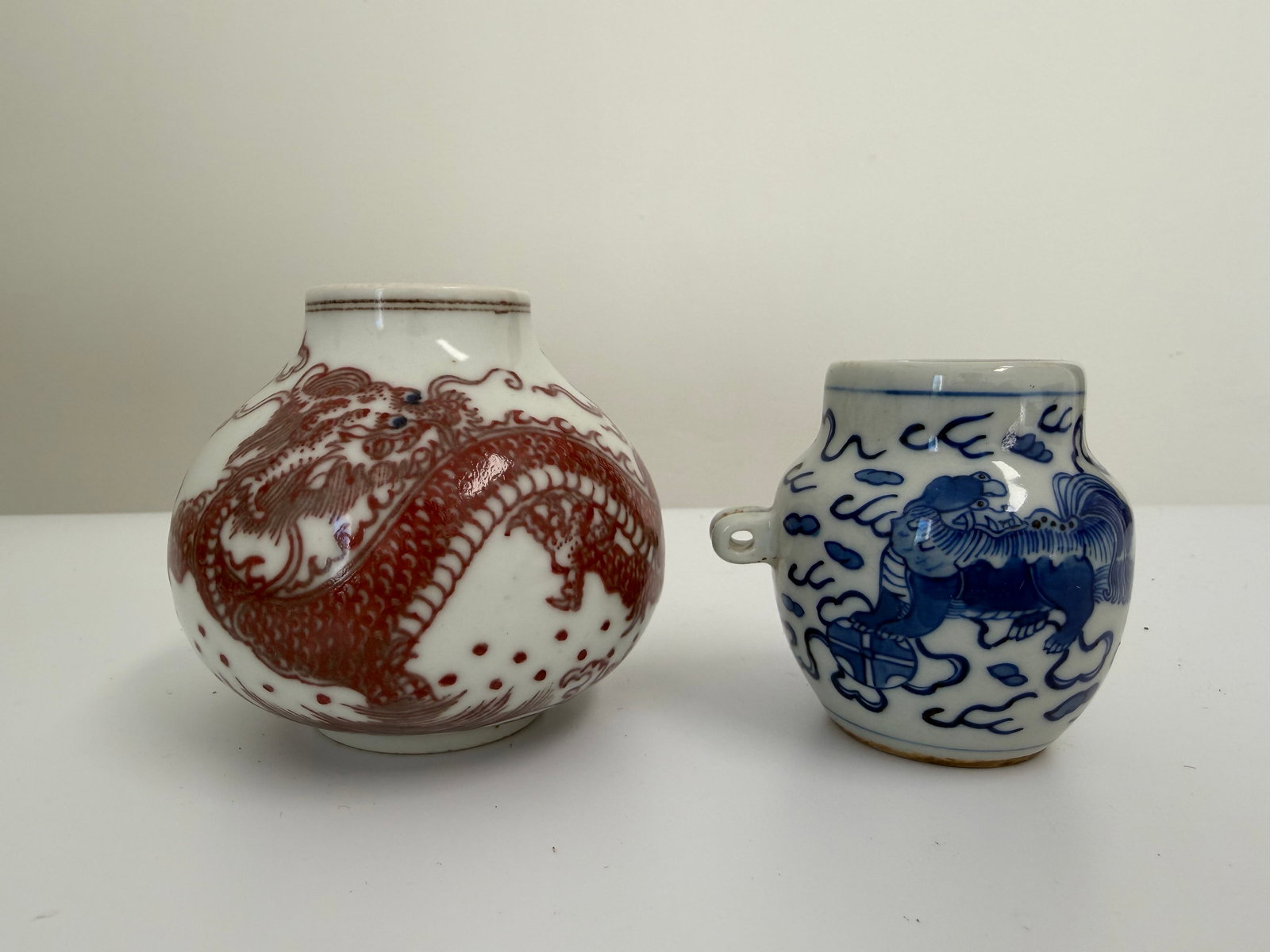 Set of 2 Chinese blue and white lions and red dragon porcelain China Bird Feeders: Dimension: the dragon pot tall 3 inches/ 7.8 cm, please note Due to manual measurement, dimensions may vary. Condition: Good used condition, please note buyers are obligated to come to the site to ins