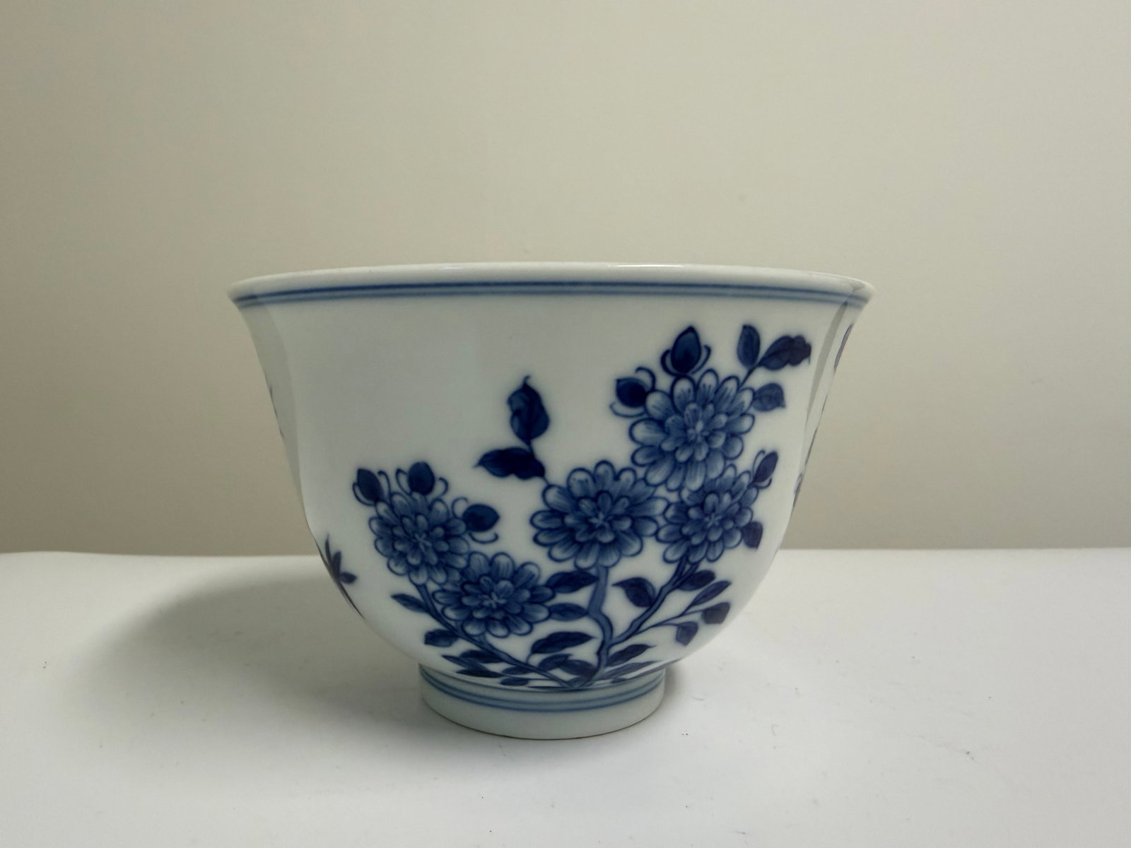 Chinese blue and white dragon & flowers porcelain China bowl mark: Dimension: width 3.5 inches/ cm, please note Due to manual measurement, dimensions may vary. Condition: Good used condition, please note buyers are obligated to come to the site to inspect the conditi