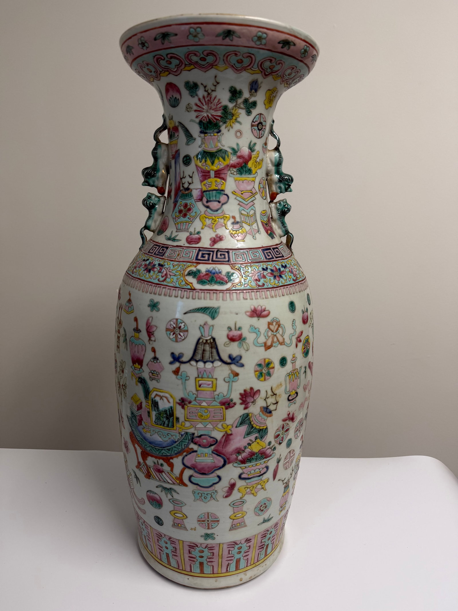 Large Chinese antique Enameled famille rose porcelain China ears vase: Dimension: tall 24 inches/ 61 cm, please note Due to manual measurement, dimensions may vary. Condition: Good used condition, please note buyers are obligated to come to the site to inspect the condit