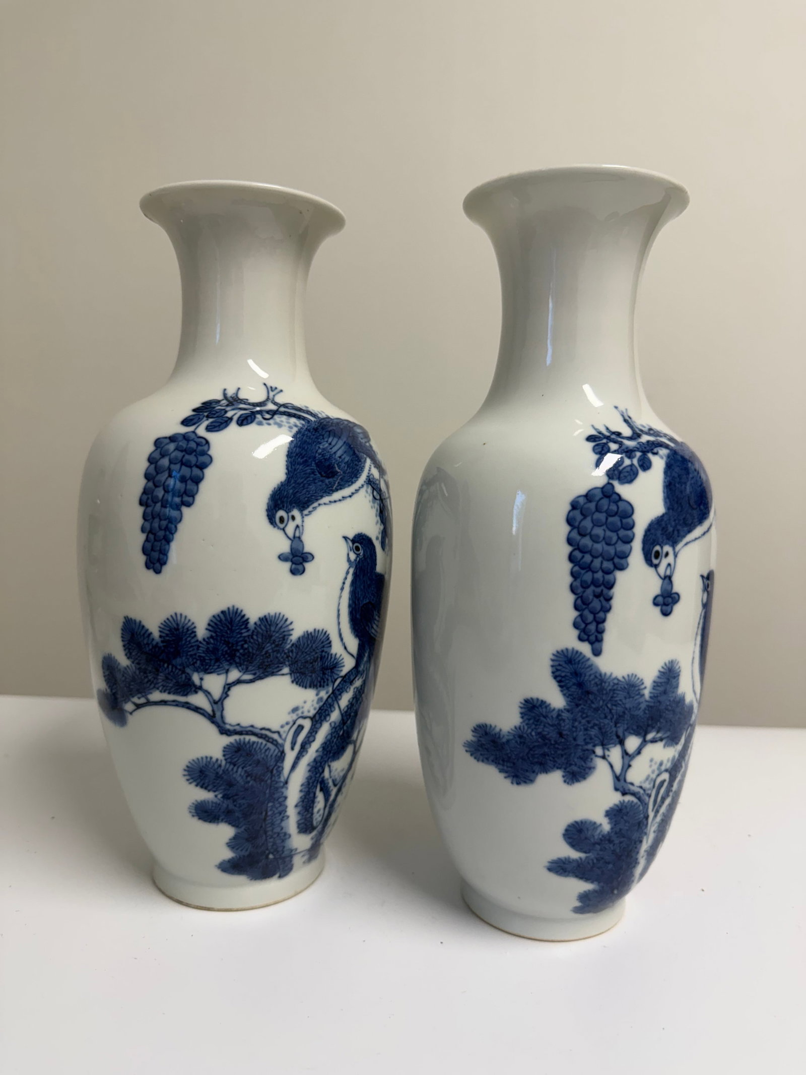Pair of Chinese blue and white birds porcelain China egg shell vases mark: Dimension: tall inches/ cm, please note Due to manual measurement, dimensions may vary. Condition: Good used condition, please note buyers are obligated to come to the site to inspect the condition an