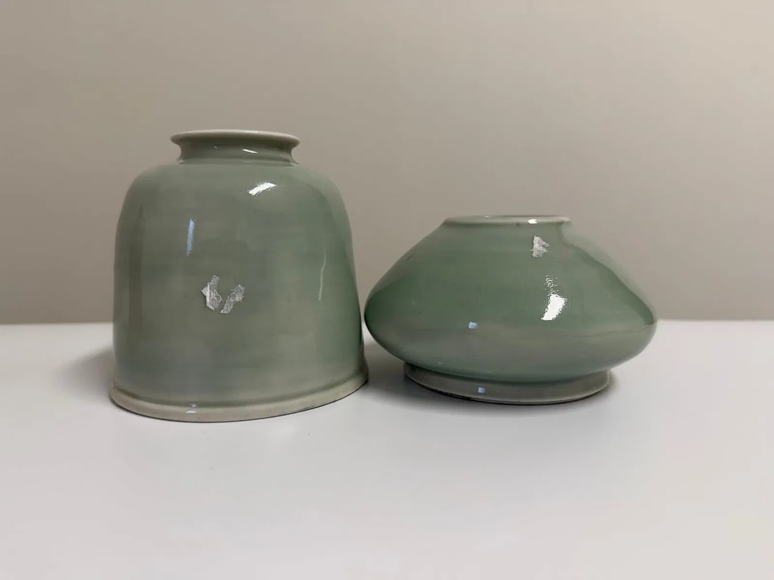 Set of 2 Chinese green glazed porcelain water: Dimension: Tall 2.5 inches/6.4 cm. 3.9 inches/10 cm , please note Due to manual measurement, dimensions may vary. Condition: Good used condition, please note buyers are obligated to come to the site t