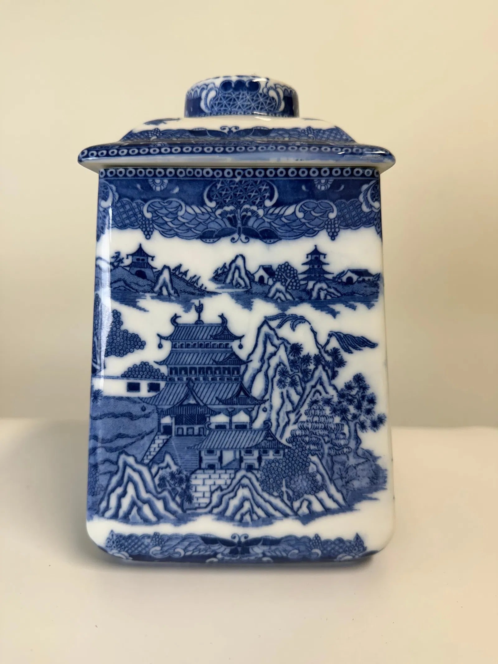 Vintage Blue And White Landscape Tea Caddy: Dimension: H 8inches/ 20.2 cm, please note Due to manual measurement, dimensions may vary. Condition: Good used condition, please note buyers are obligated to come to the site to inspect the condition