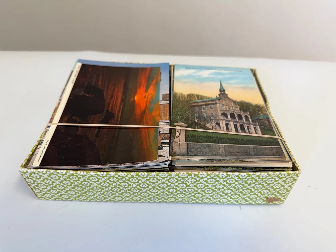 Set of 100 vintage postcards: Dimension: / , please note Due to manual measurement, dimensions may vary. Condition: Good used condition, please note buyers are obligated to come to the site to inspect the condition and details of 