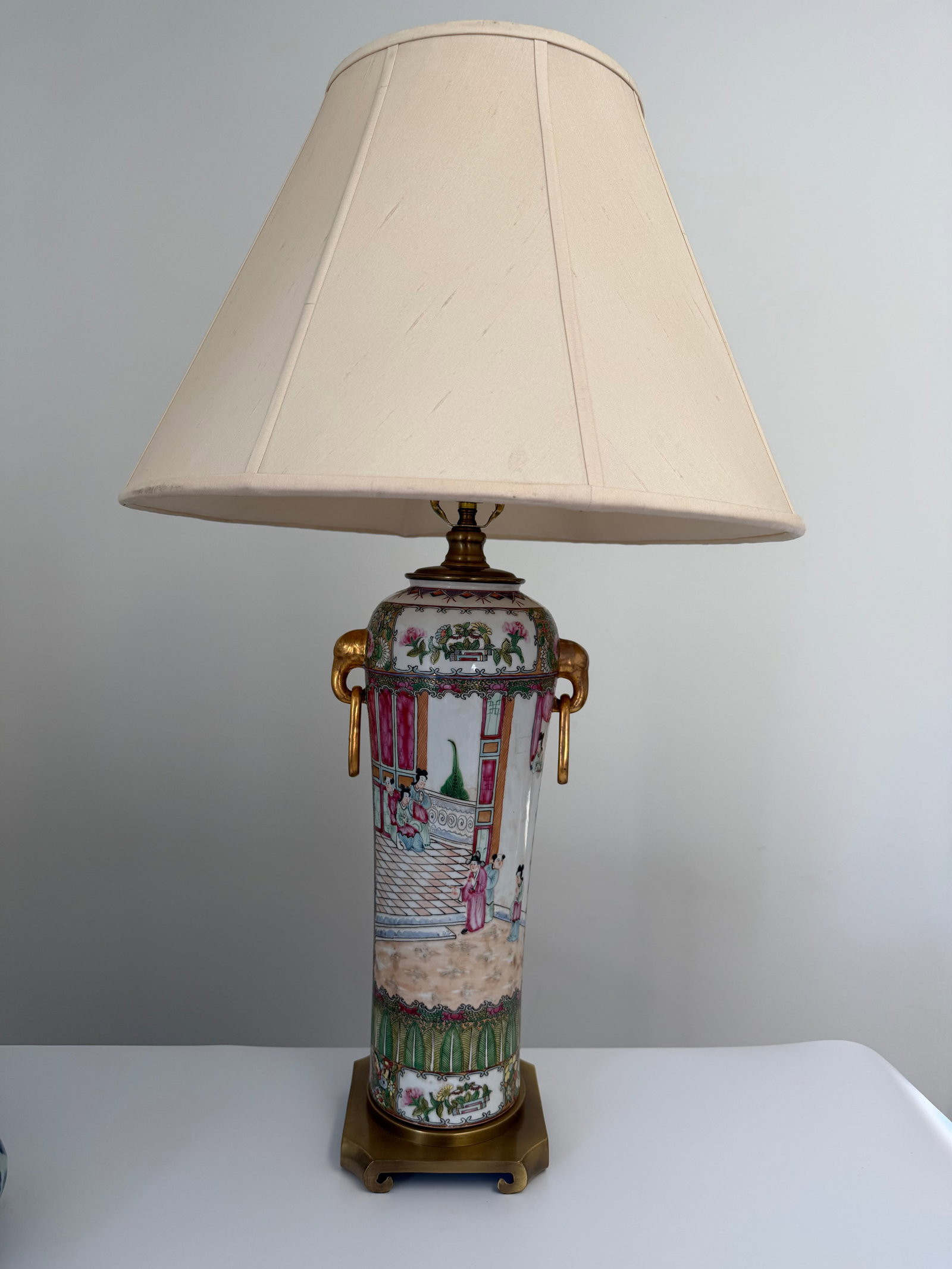 Chinese Enameled famille rose figures porcelain China lamp (1 of 4)