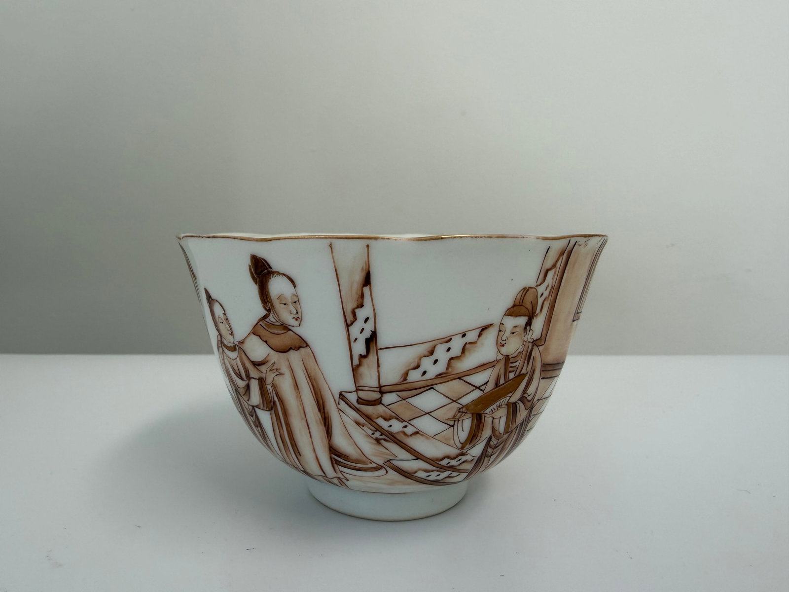 Chinese famille rose scene porcelain China bowl: Dimension: width 3.9 inch, please note Due to manual measurement, dimensions may vary. Condition: Good used condition, please note buyers are obligated to come to the site to inspect the condition and