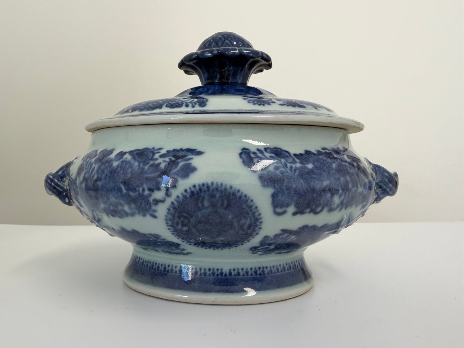 Chinese blue and white badge porcelain China lid pot: Dimension: width 7.5 inch, please note Due to manual measurement, dimensions may vary. Condition: Good used condition, please note buyers are obligated to come to the site to inspect the condition and