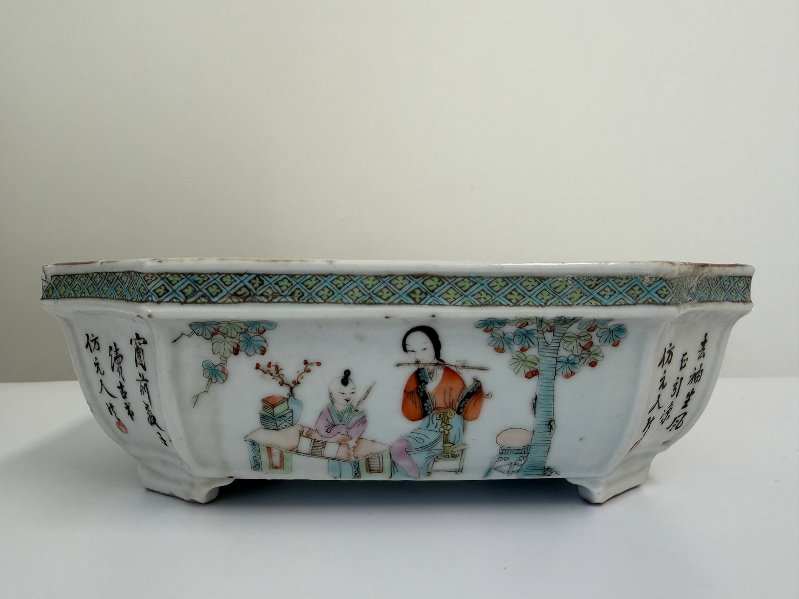 Chinese Antique Enameled famille rose Narcissus flower pot: Dimension: 8.5x6.6 inch, please note Due to manual measurement, dimensions may vary. Condition: Good used condition, please note buyers are obligated to come to the site to inspect the condition and d