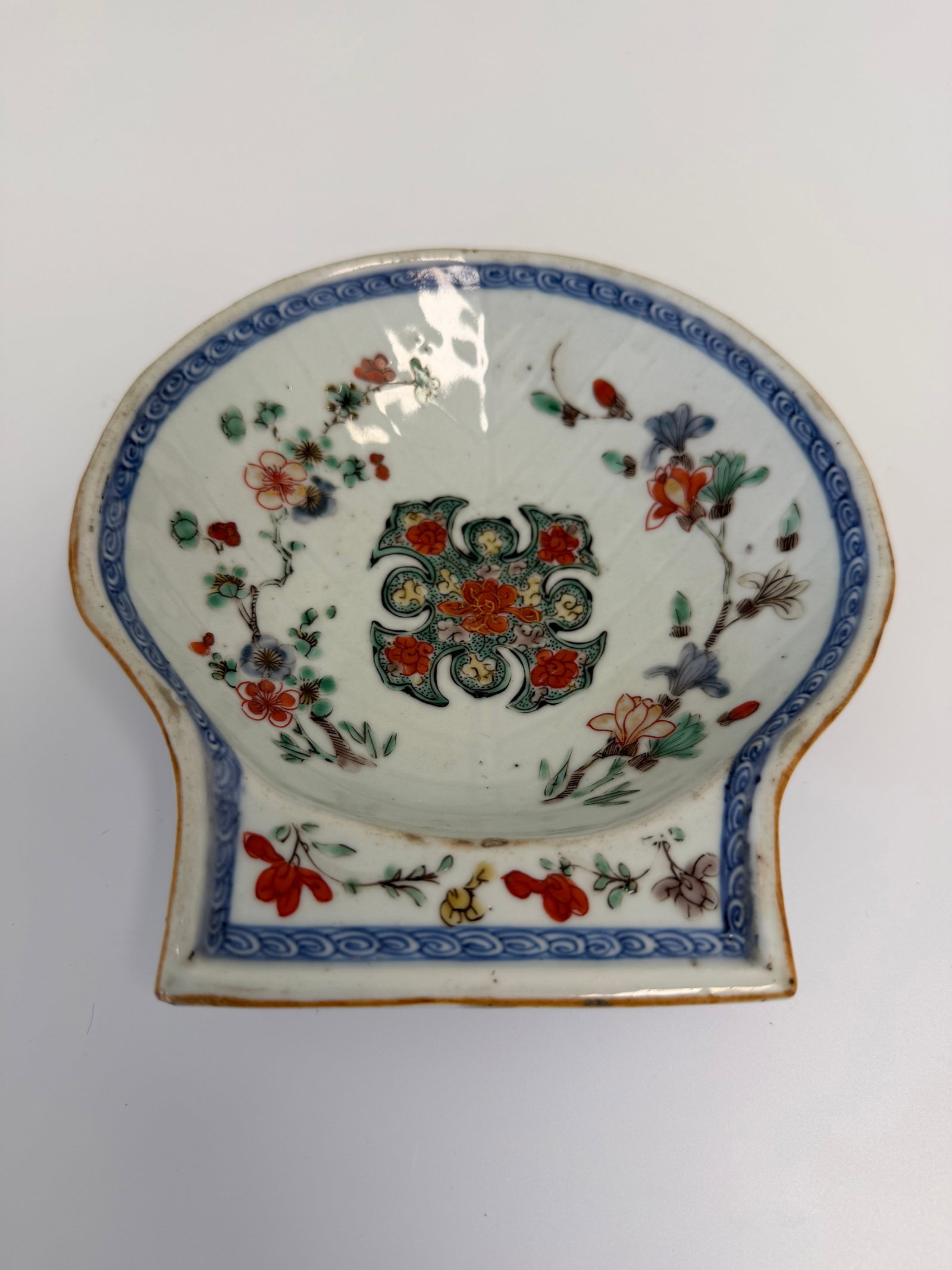 Chinese Antique blue and white Enameled famille rose rare style porcelain plate: Dimension: width 6.3 inch, please note Due to manual measurement, dimensions may vary. Condition: Good used condition, please note buyers are obligated to come to the site to inspect the condition and