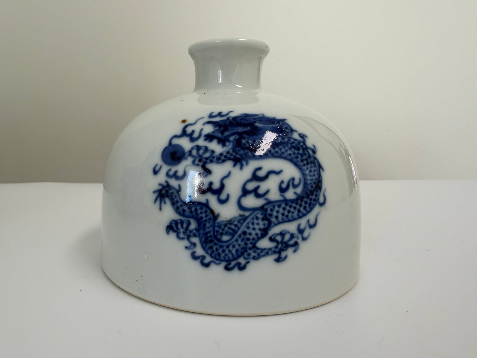 Chinese blue and white dragons porcelain China water pot (1 of 9)