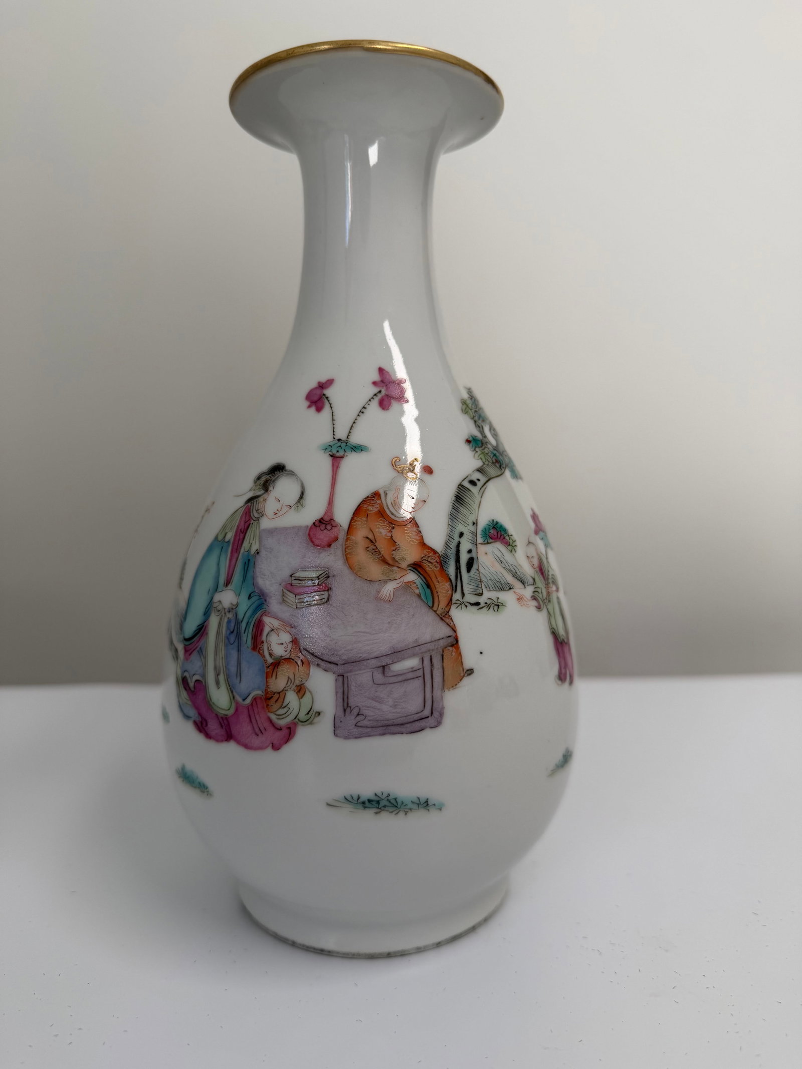 Chinese antique Enameled famille rose woman and children porcelain China vase: Dimension: tall 8.5 inch, please note Due to manual measurement, dimensions may vary. Condition: Good used condition, please note buyers are obligated to come to the site to inspect the condition and