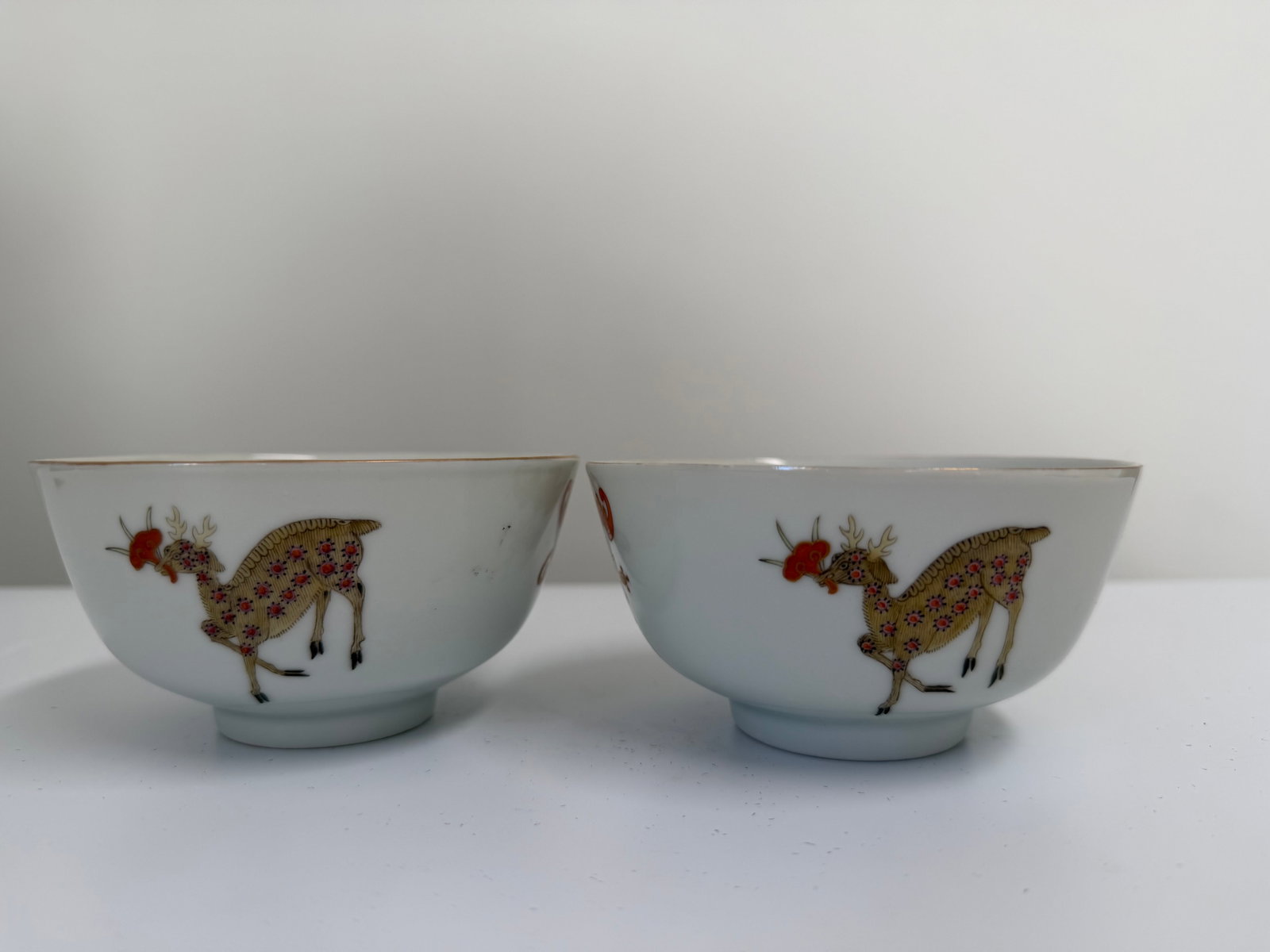 Pair Of Chinese Enameled famille rose gilded deer porcelain bowls mark: Dimension: width 4.6 inch, please note Due to manual measurement, dimensions may vary. Condition: Good used condition, please note buyers are obligated to come to the site to inspect the condition