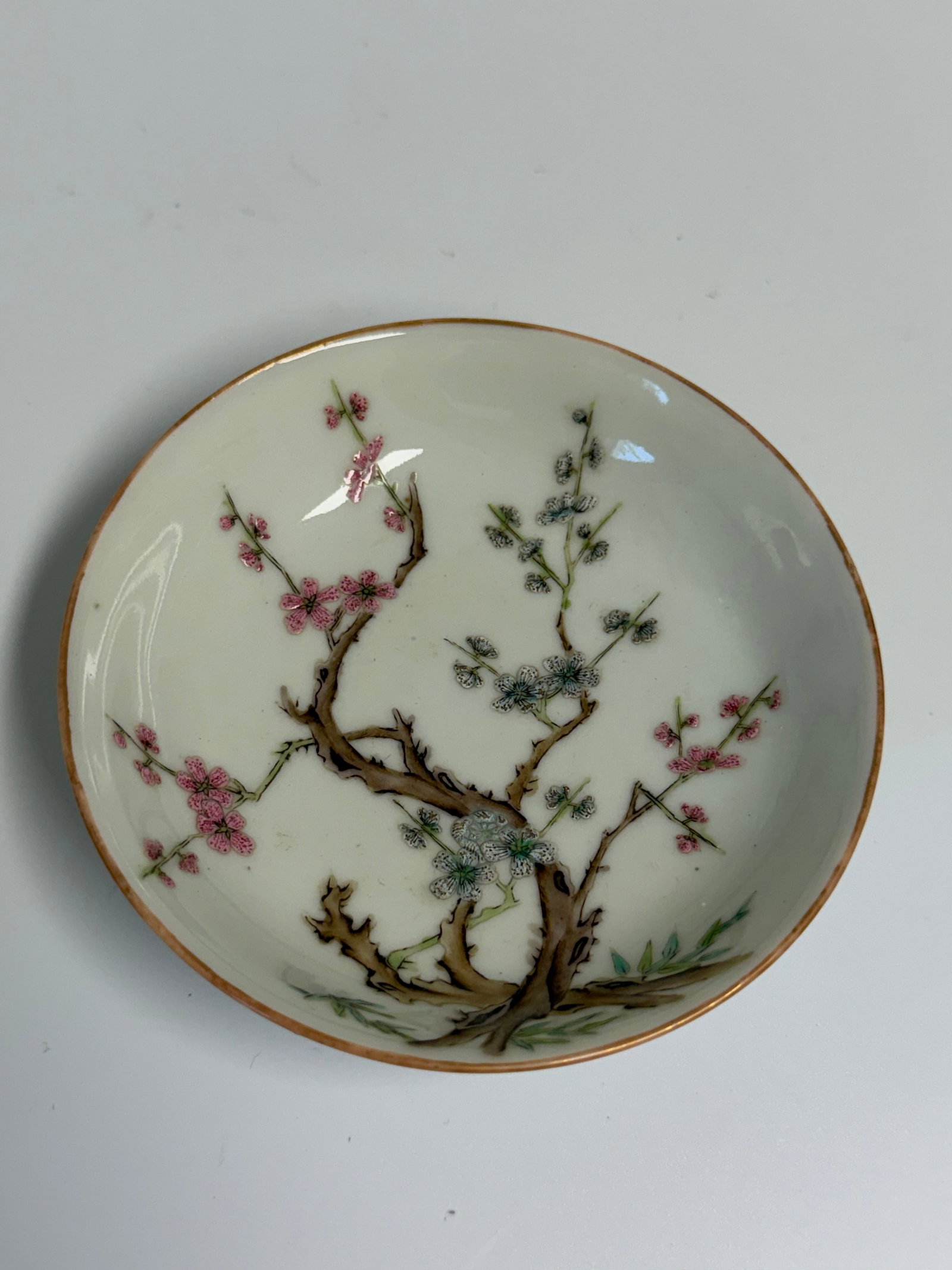 Chinese Enameled famille rose flowers porcelain China saucer mark: Dimension: width 4 inch, please note Due to manual measurement, dimensions may vary. Condition: Good used condition, please note buyers are obligated to come to the site to inspect the condition and